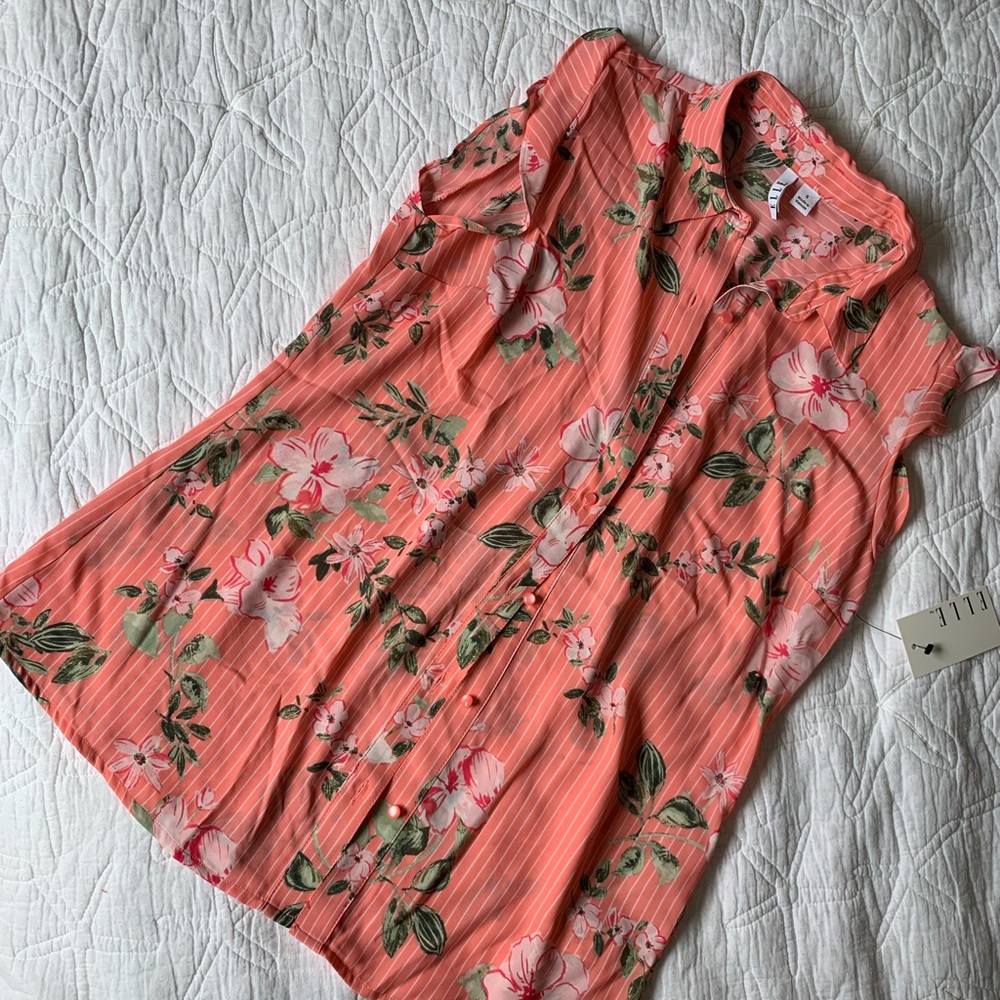 NWT Elle flutter sleeve button down tank